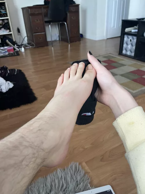 hope you like twink feet 😈