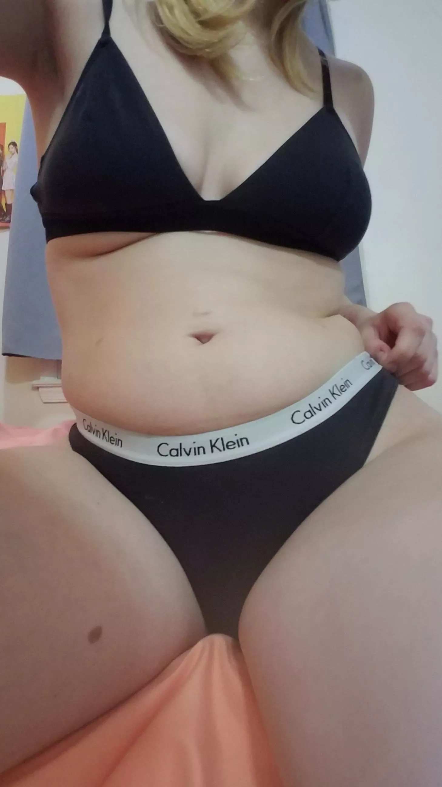 Horny, hungry, and wishing I had someone to bring me takeout and feed me until I cant move 😭