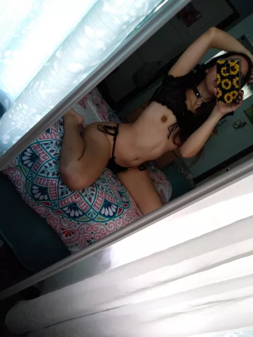 Horny slut ready to serve and play daddy😉 cum enjoy me play with my pussy on Onlyfans $7 no ppv link in comments😚