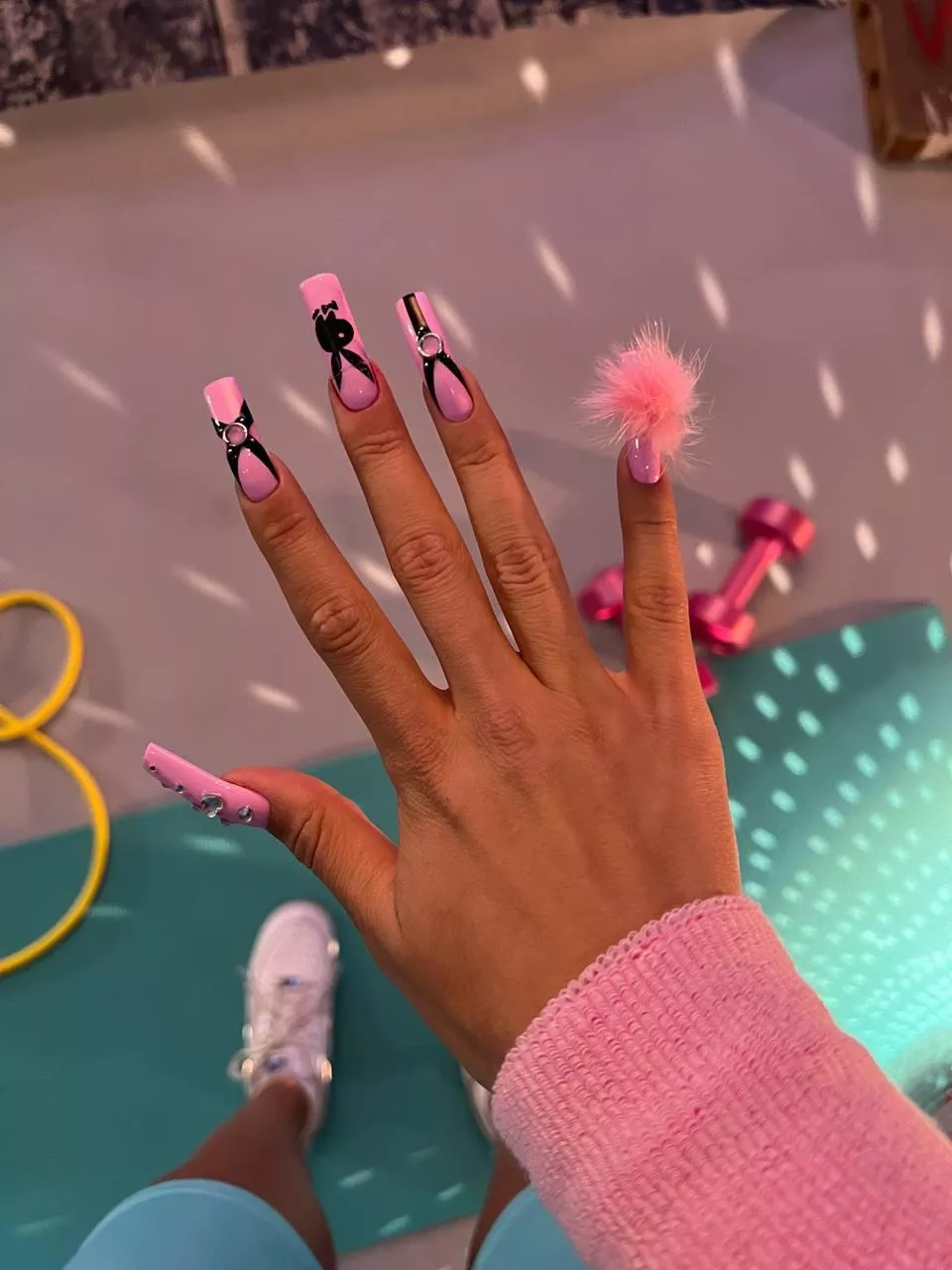 How do you like the new nails on set for Playboy magazine? 💕