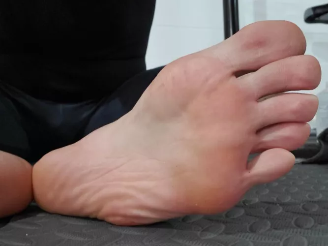 How long would you last worshipping my feet?