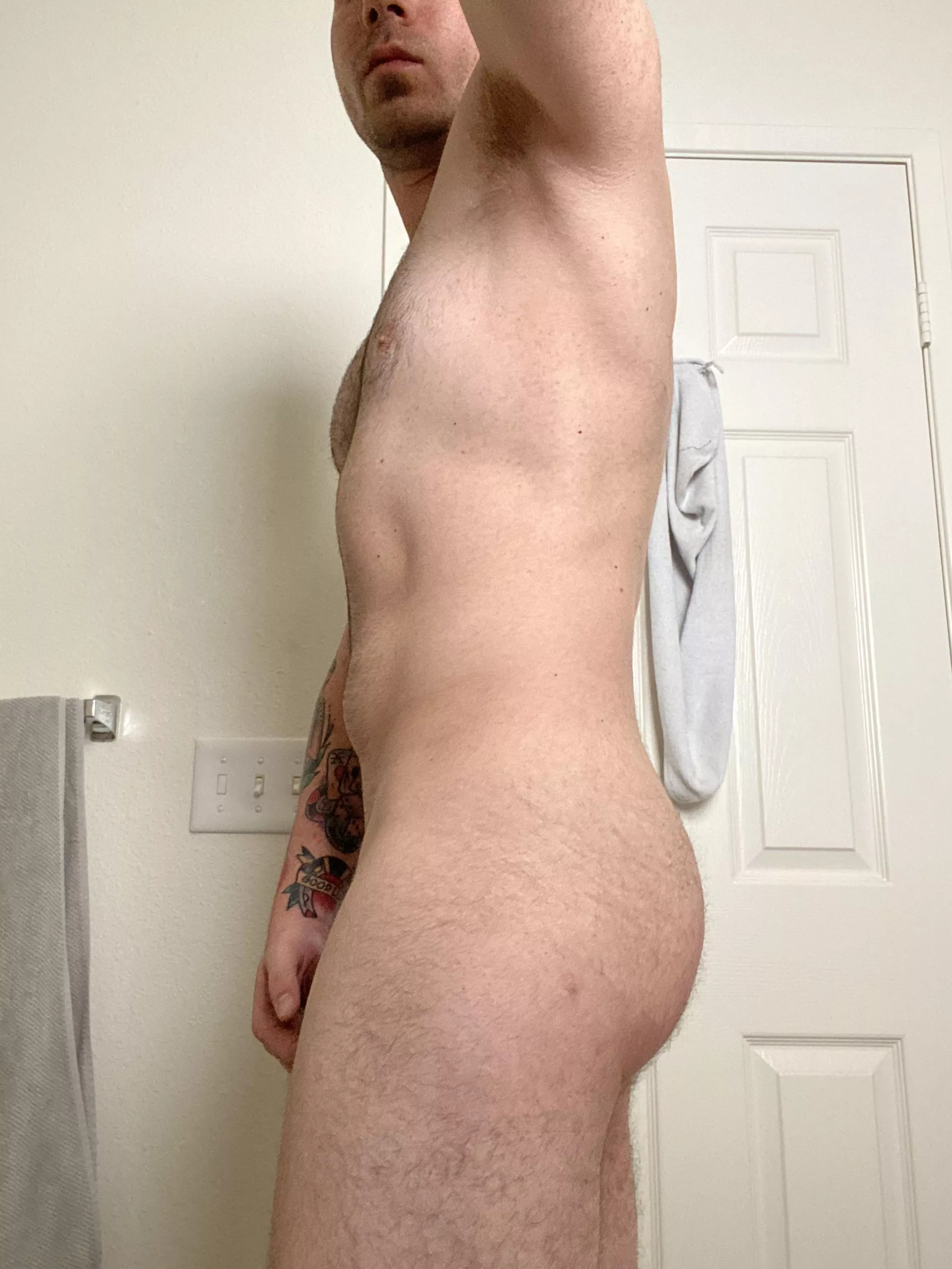 How to pose awkwardly 101