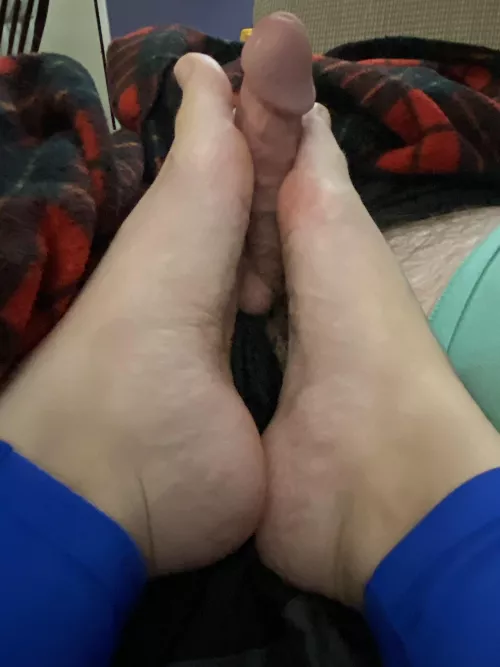 https://www.manyvids.com/Profile/1002398951/The-Sex-Closet/Store/Videos/ -Ruby Reynolds gives Scott Kingston hot footjobs with cum shots all over her soft feet and toes