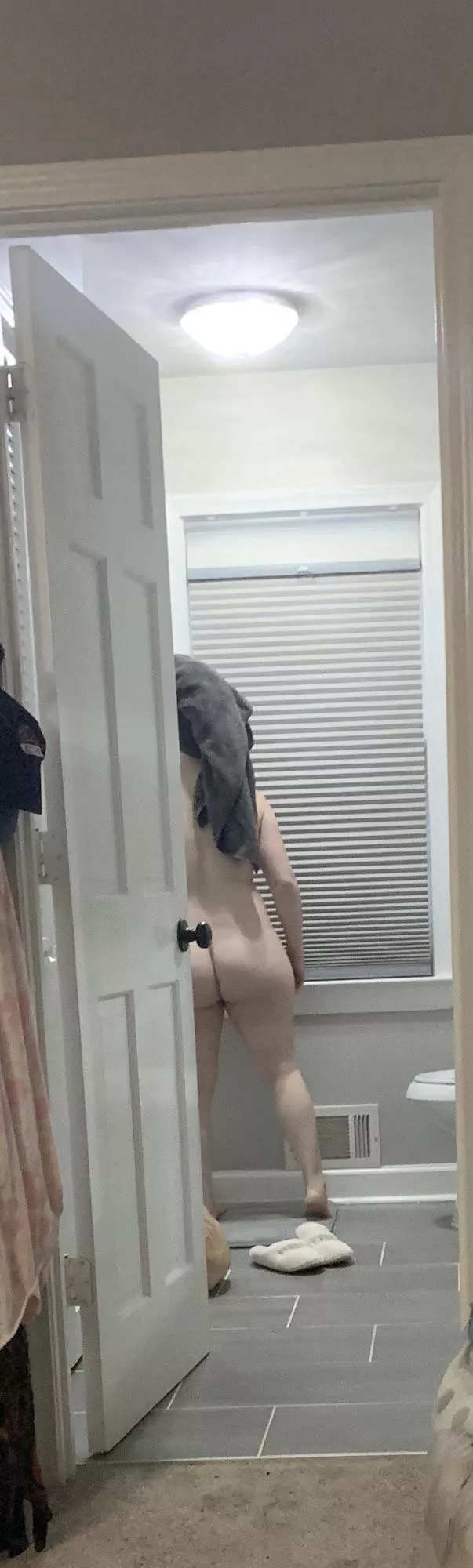 Hubby likes to share. Here I am getting ready for a date 😈