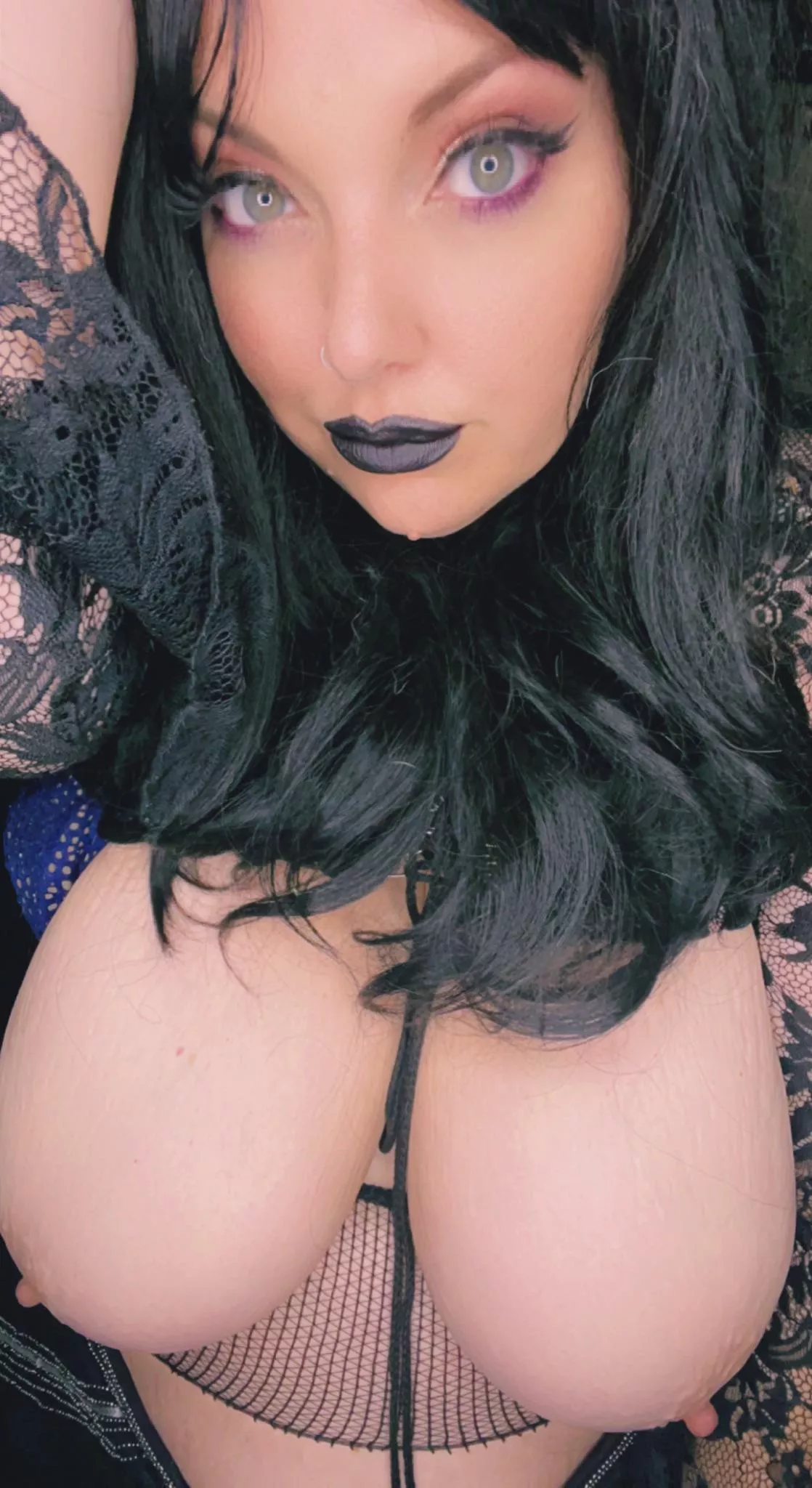 Huge goth boobs 🖤