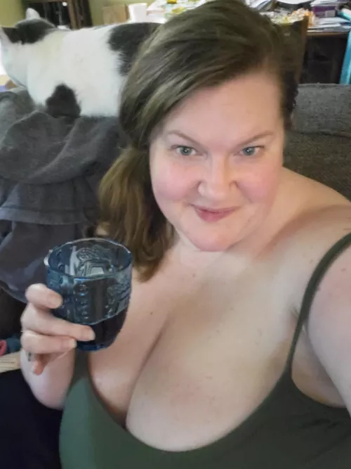 Hump day drink 🍸 😘💋 [F49]