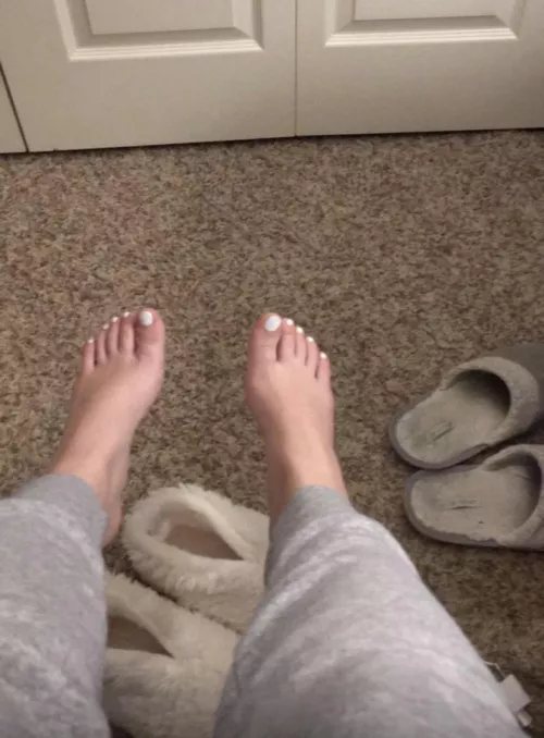 I always get my toe nails done shite because uhm, white toe nails equals good pussy ;)