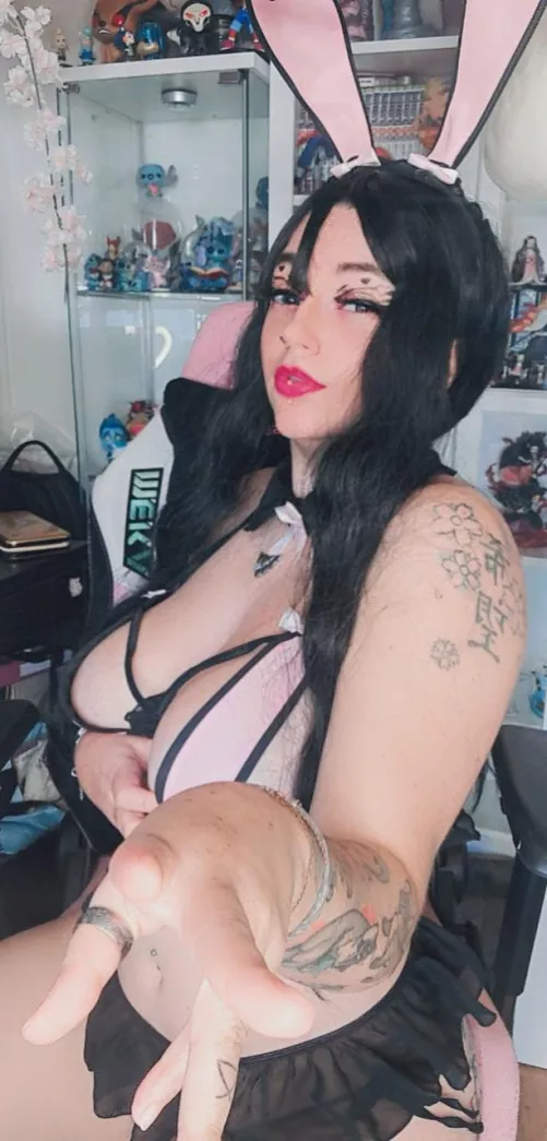 I am looking to etrss adopt ♡