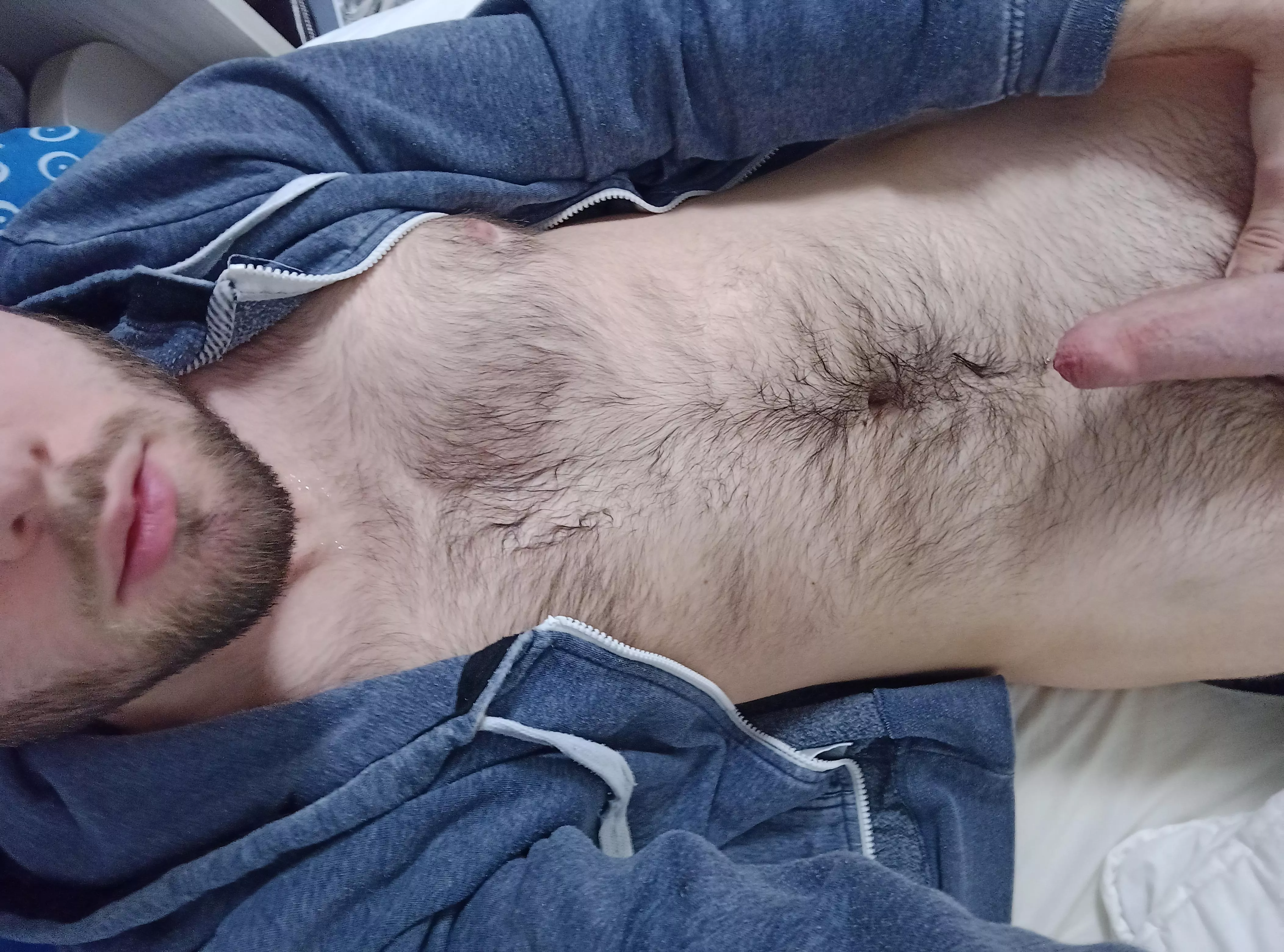 I could use some help cleaning my wet fur 😏