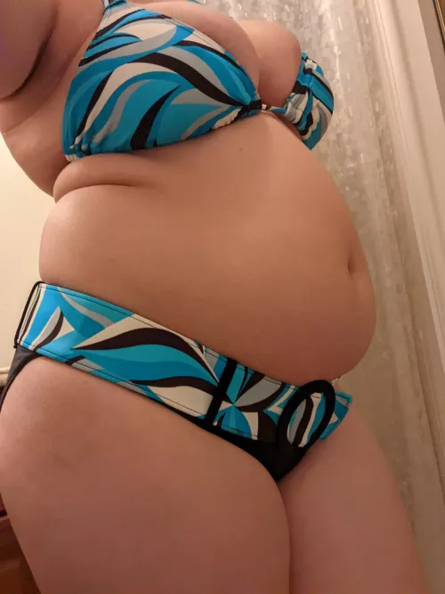 I didn't realize how small this bikini had become xD My nipples popped out more than once...I gave my friends a show 🦭🤣 Oops 😘