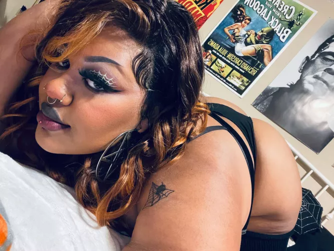 i don’t know where to post this kind of selfie but it’s so pretty it needs to be appreciated somewhere 🥺