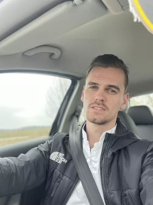 I don’t mind being a workaholic but it makes it hard too have a good social life..