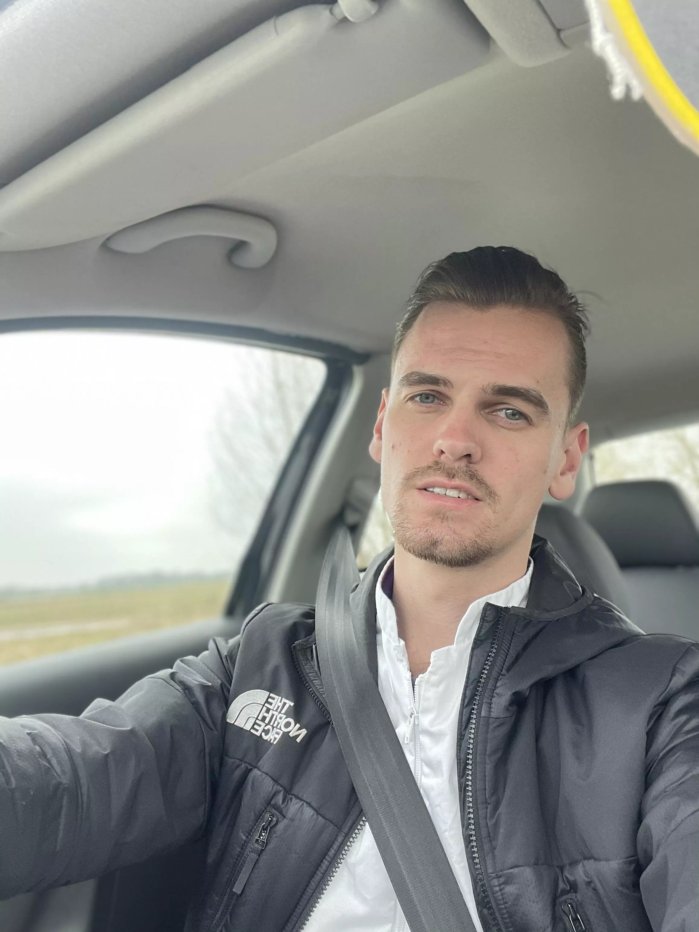 I don’t mind being a workaholic but it makes it hard too have a good social life..