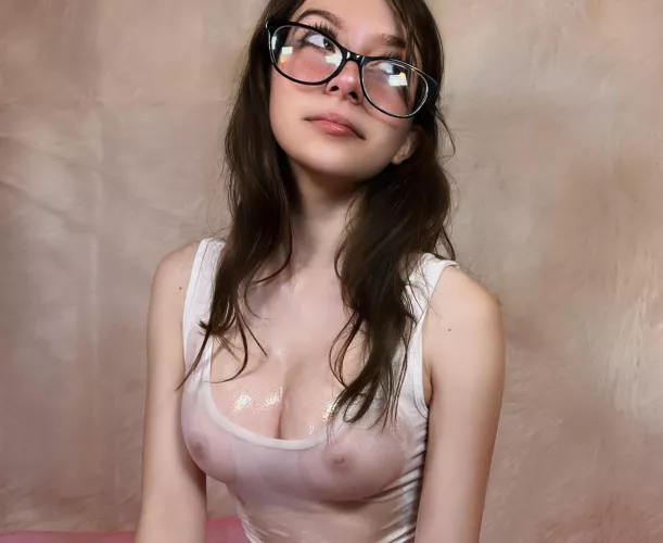 I found this girl on Twitter a while ago and I can’t remember her name, anyone know?