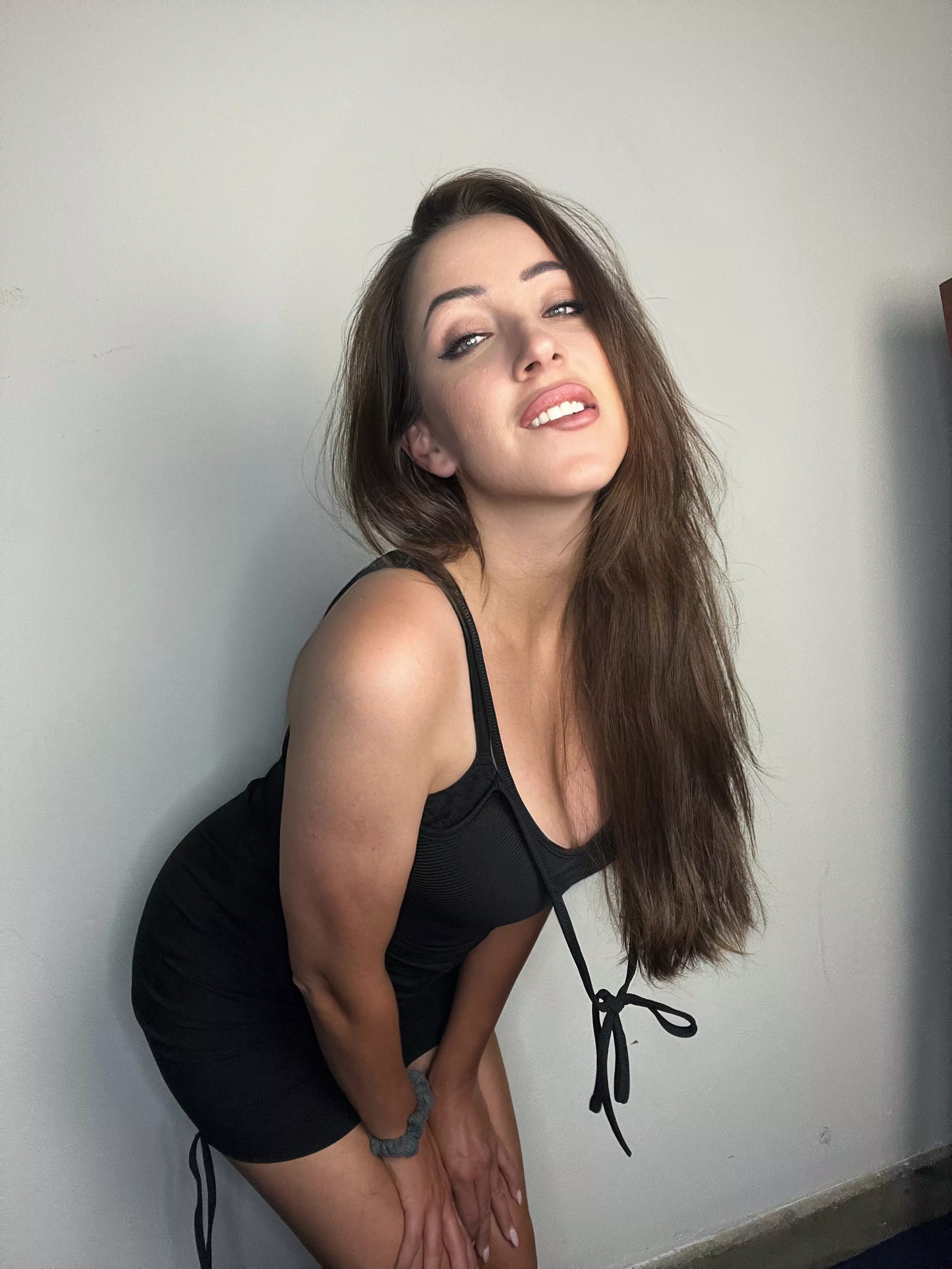 I get naughty on camera 😜 💚