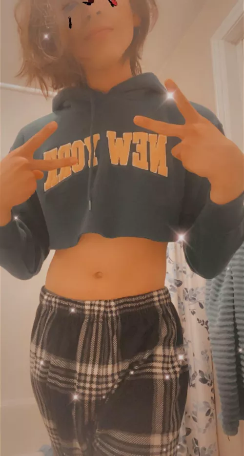 I got a new crop top, do you guys like