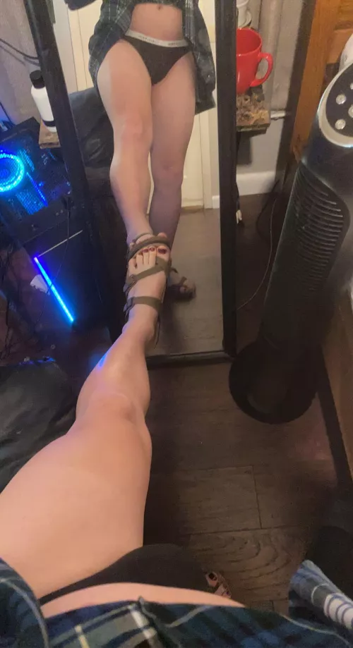 I have cutest wittle feet 😇😇😇