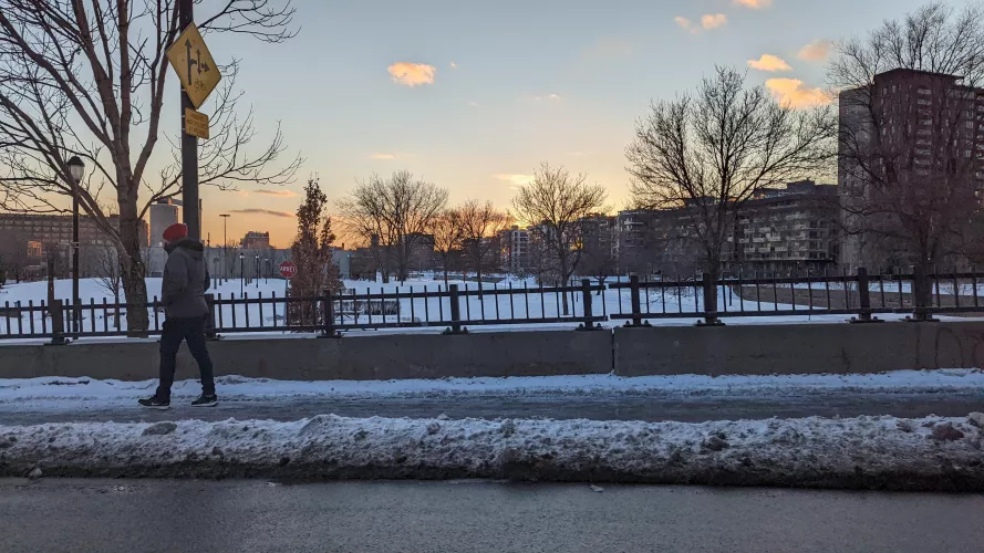 I haven't felt close to Dada in quite some time... I've felt little but not in a good way... I feel like sad burrito... This did lift me up. It felt good to have something pretty and calm to wook at.... ❤️