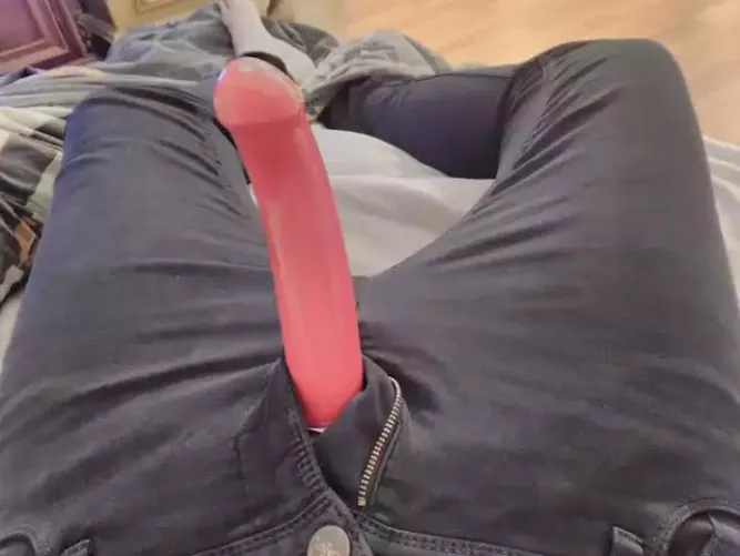 I heard some of you like feet pics (I'll post some more)