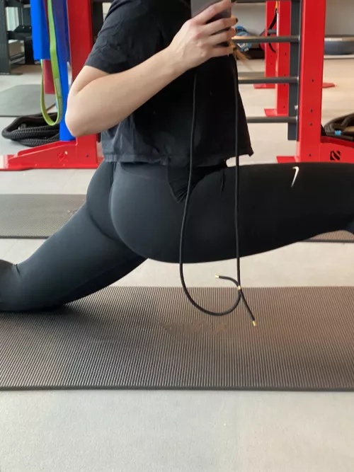 i just love my yoga pants π₯° i just love my yoga pants π₯°