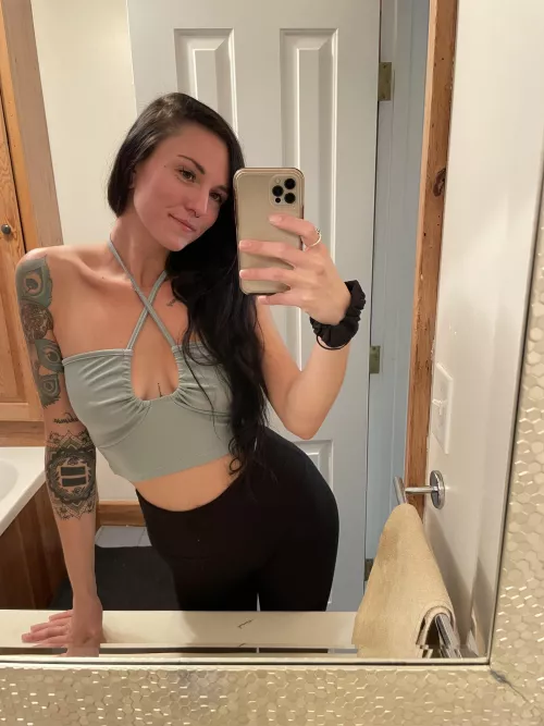 i just wanted to show off my new top 🙃