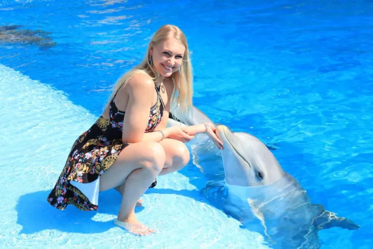 I know it’s crazy but while the picture was taken I was wondering how far I can get his nose up in my Ass🤪 Monday 11 April I will be live wrecking my Ass again! So please take a Free Account! Watching me and Chatting is for Free, so I hope you join 