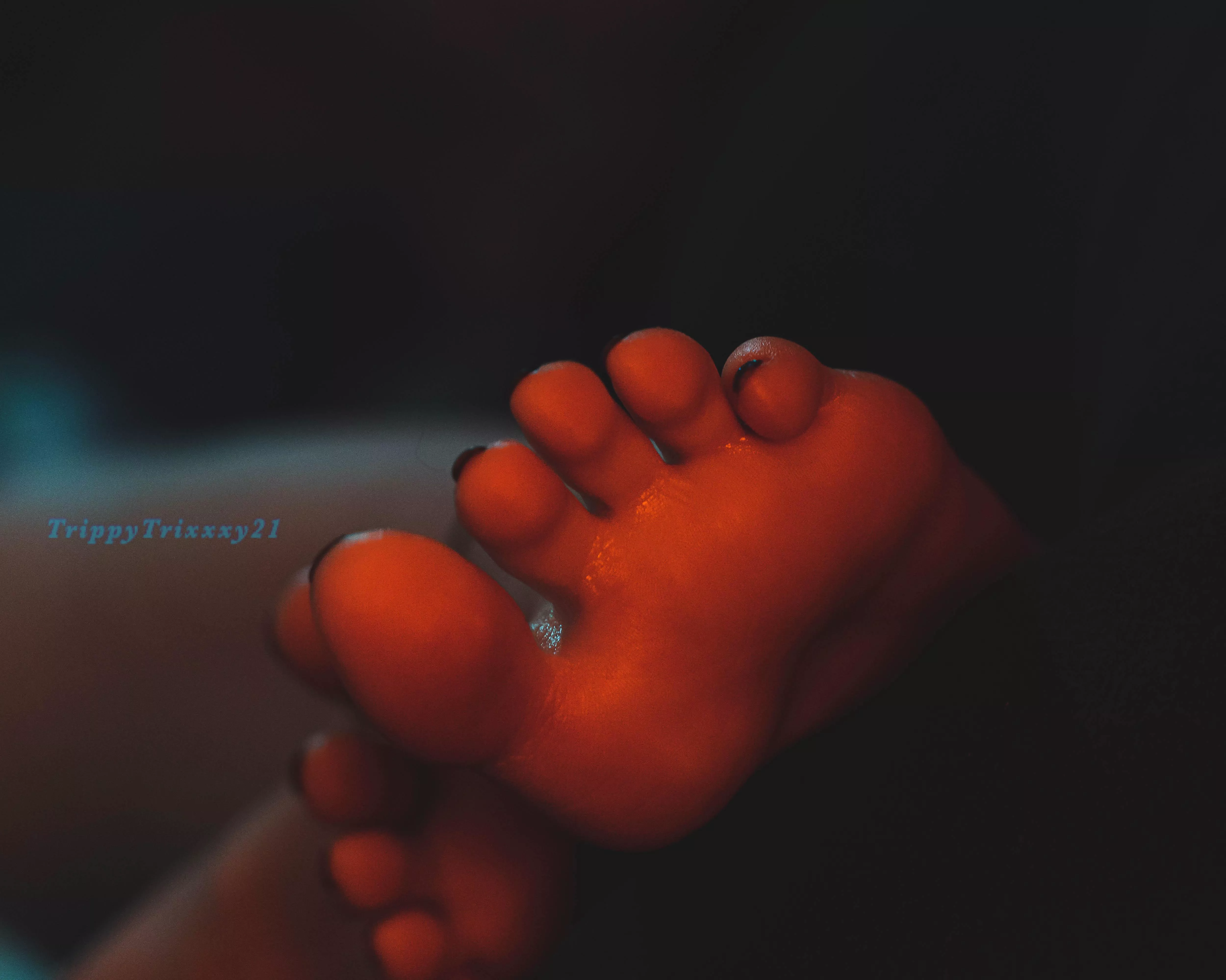 I love my toes being sucked . 😋☀️