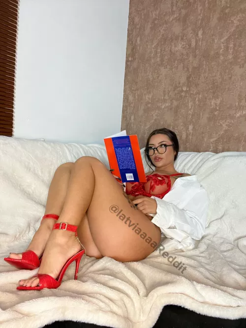 I need a foot rub, who’s first [domme]