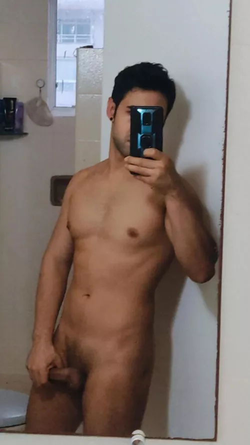 I need a hand or a mouth 😏