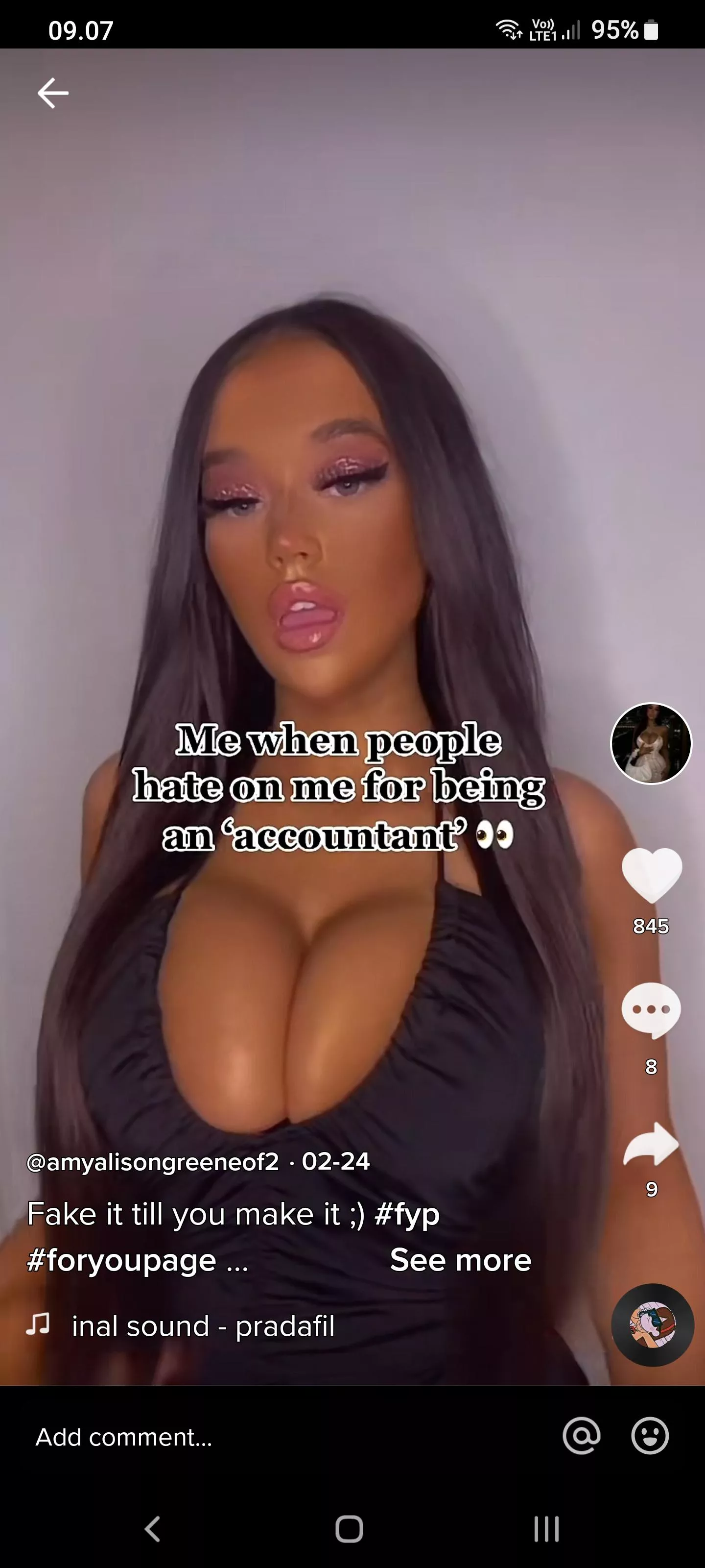 i need her pics and vids 😳 daaaaamn 😍