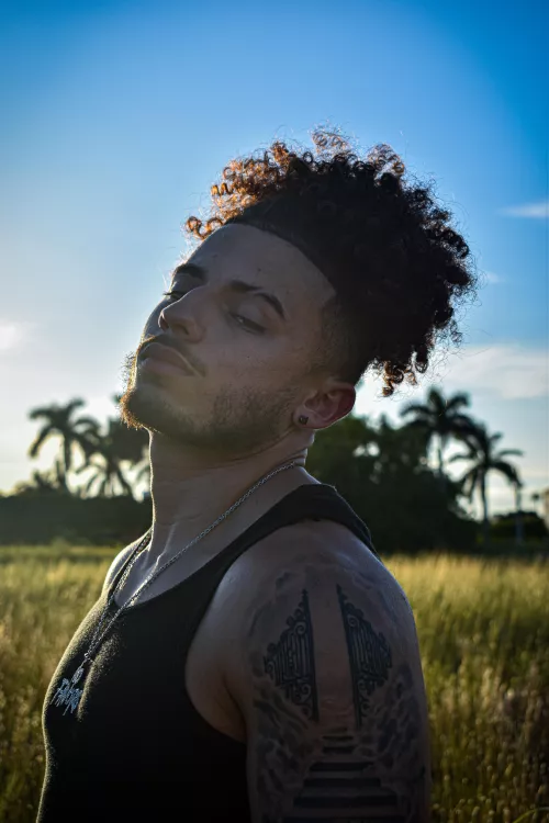 I never pick up my hair but I really like this pic