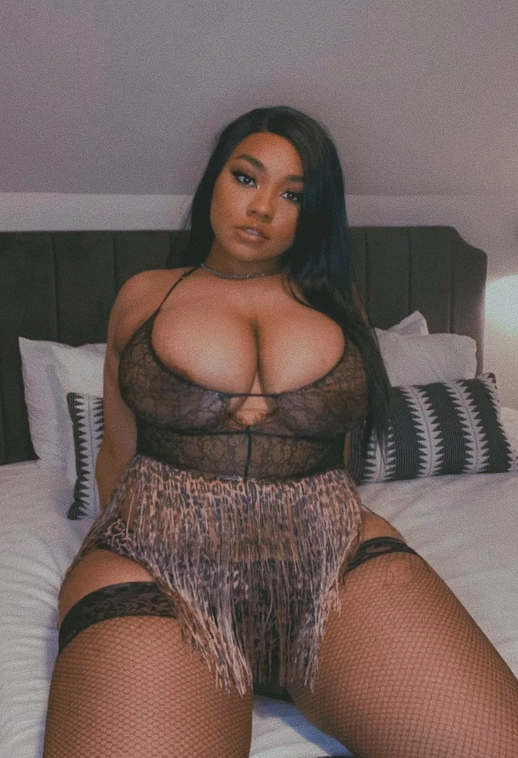 i think you need a thick blasian GF… good thing im here😋 OC