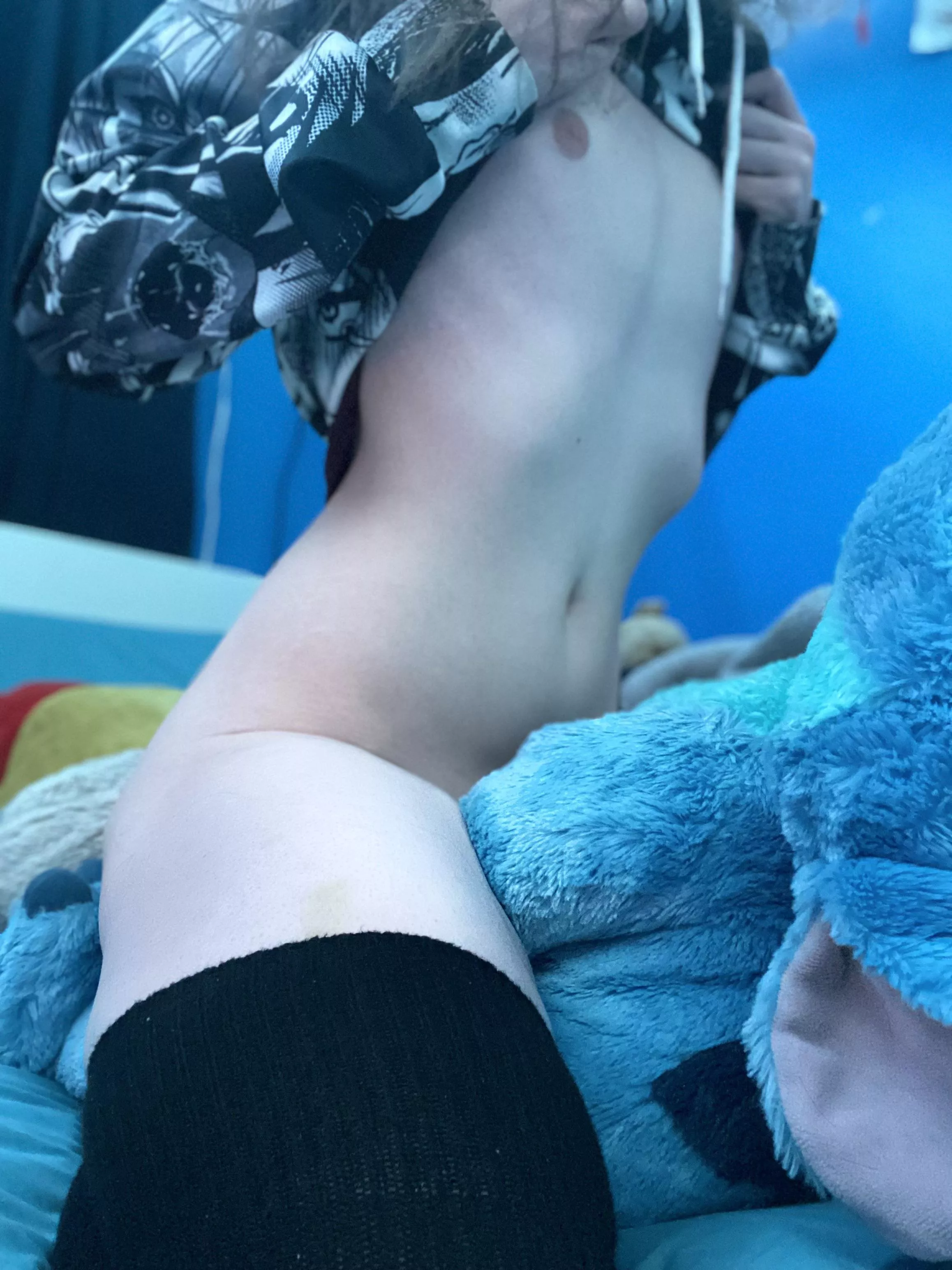 I thought it might have been cute to take a pic when I was humping my plushy 👉👈
