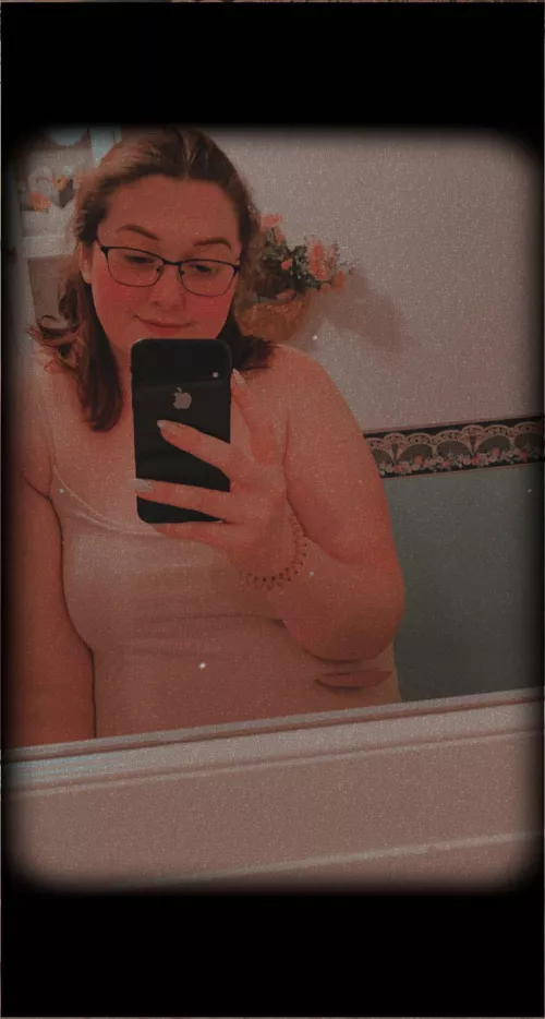 I want a clear case so I can embrace the pretty iPhone 🤣