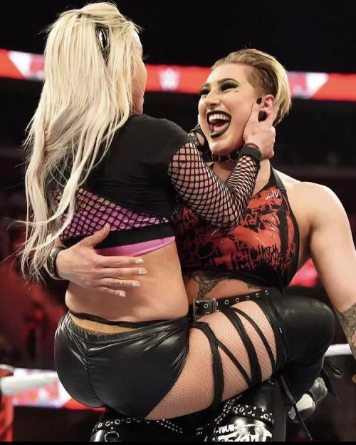 I want Rhea and Liv to fuck🤤