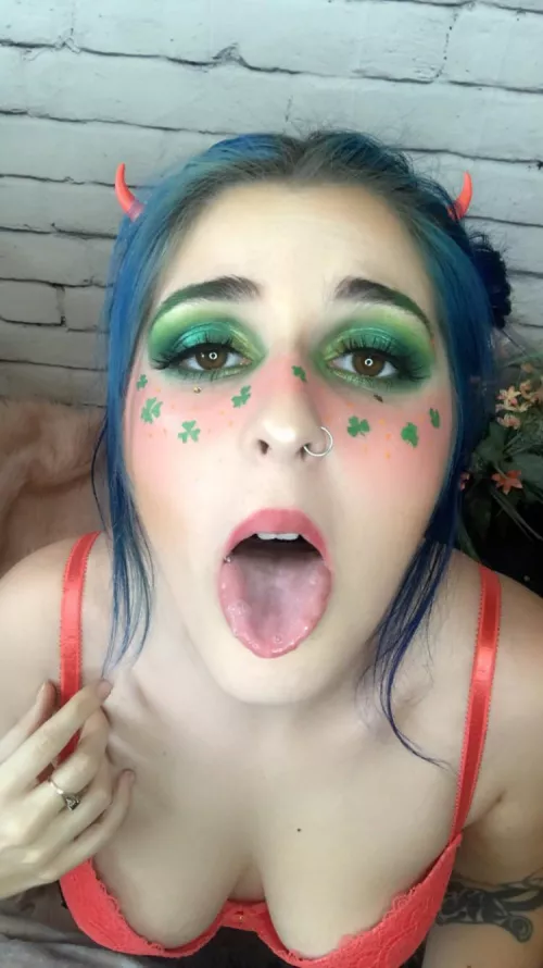 I want to be gagged by a cock 🥺