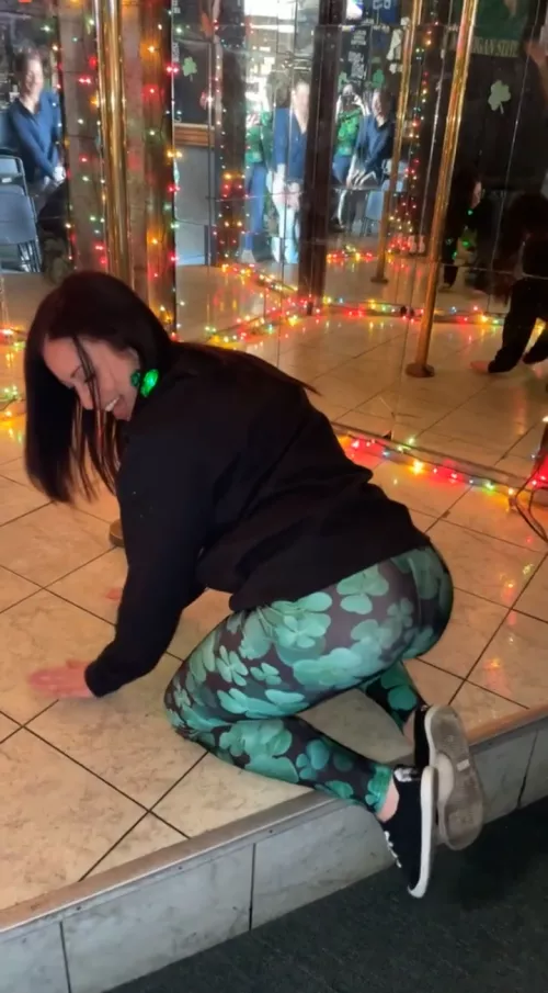 I want to hate fuck this entitled sluts ass.