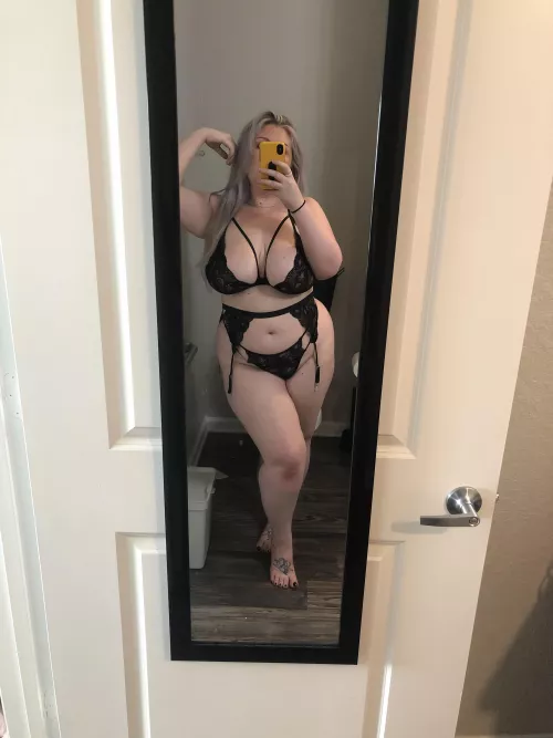 I want you on your knees for me 🖤