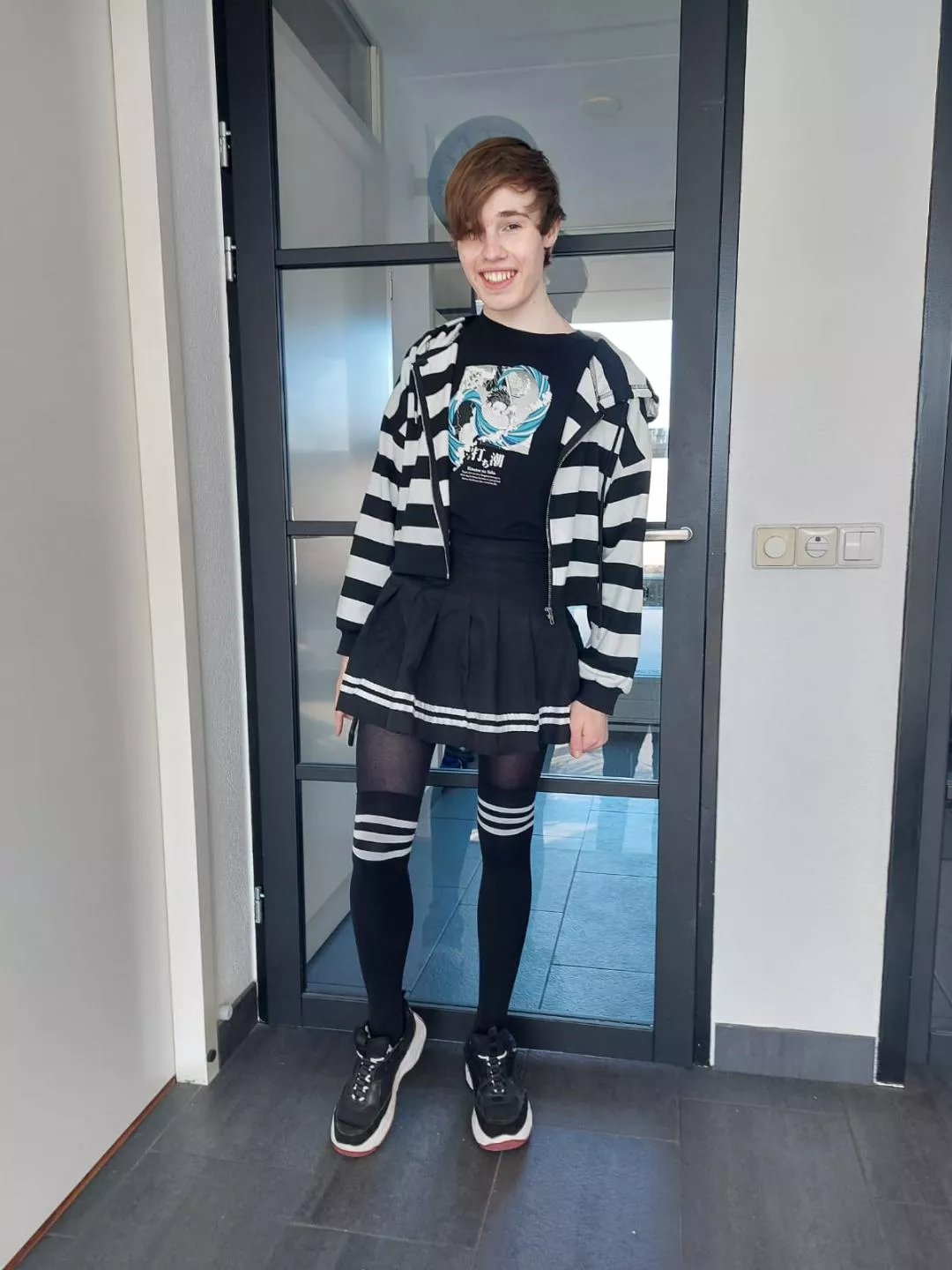 i went outside like this, it was kinda scary x3