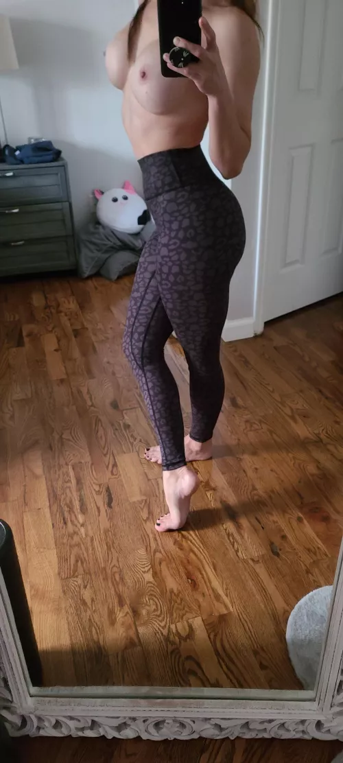 I wore these beauties to work 🙃 with a T shirt of course 🤭