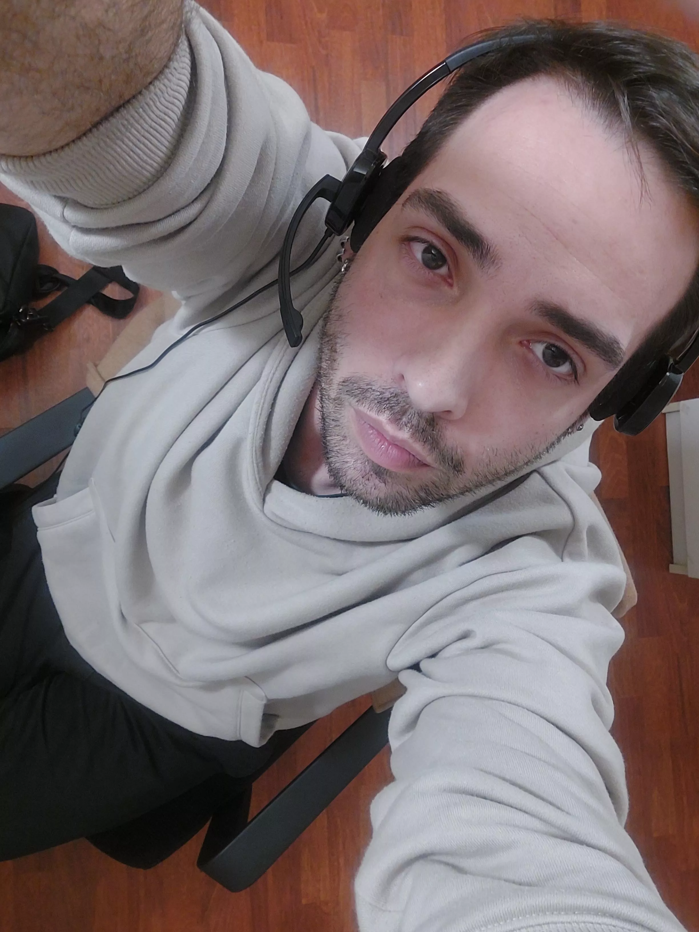 i wouls really love to cuddle right now 😀 and maybe watching my bae playing some games