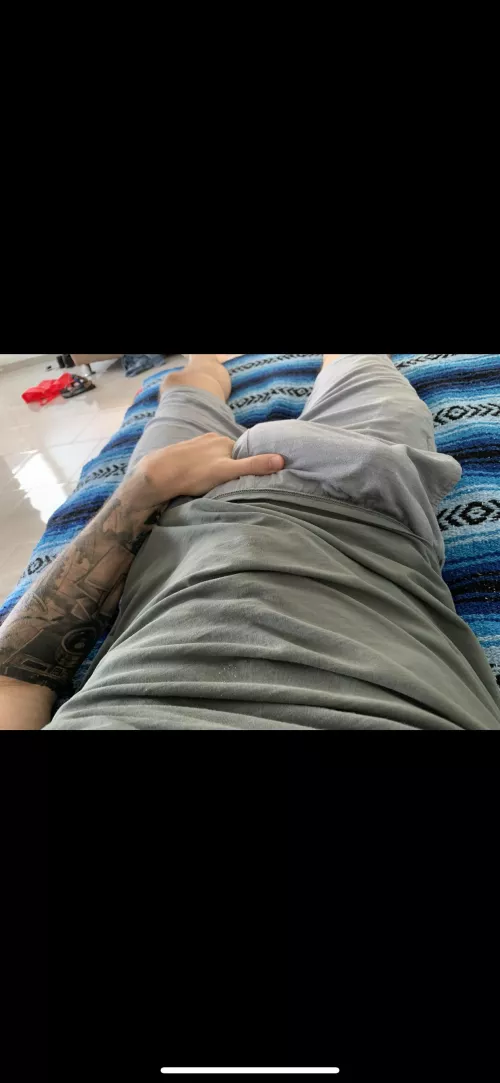 If grey sweatpants were even more noticeable…