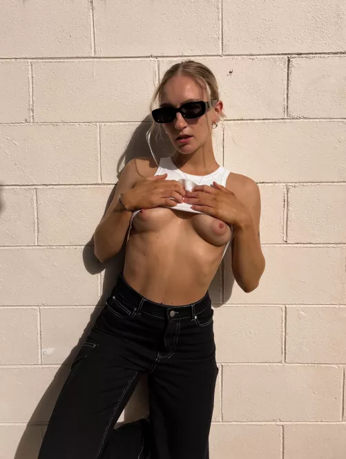 If you’re looking for quality content float my way. Sub fee of only 7.99 for incredible Australian pussy and tons of public, naughty and raw fun. Looking forward to chatting with you babe. 🖤🌶⚡️