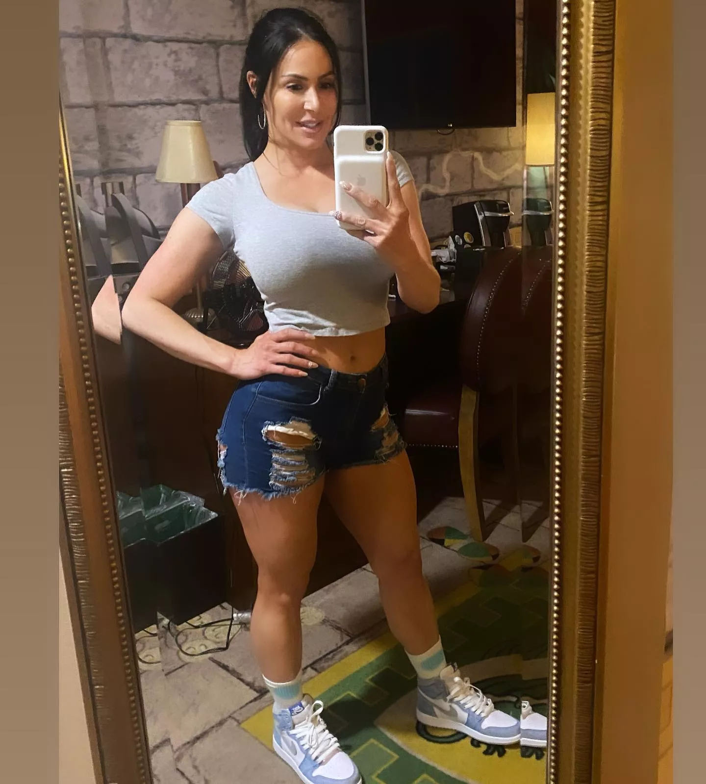 IG Mirror Selfie