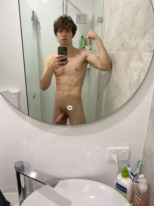 Ignore the messy hair I just worked out 😏