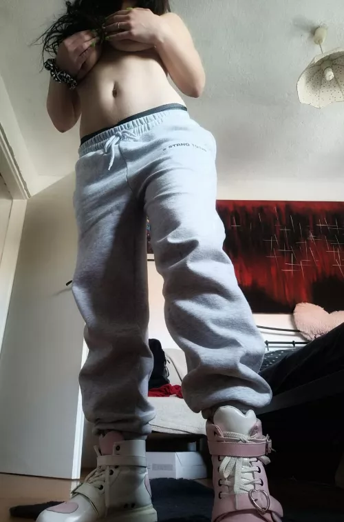 I'll be posting here as much as I can so you can help me track my progress. I started going to gym!