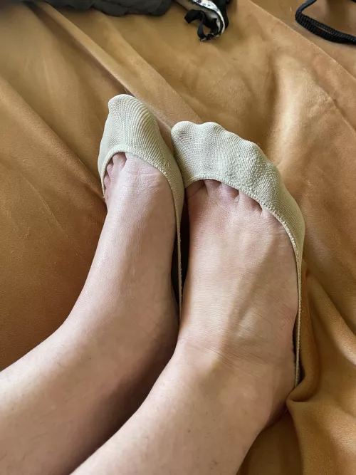 I’m 5’9”. Feet always sweaty, size 10 😏