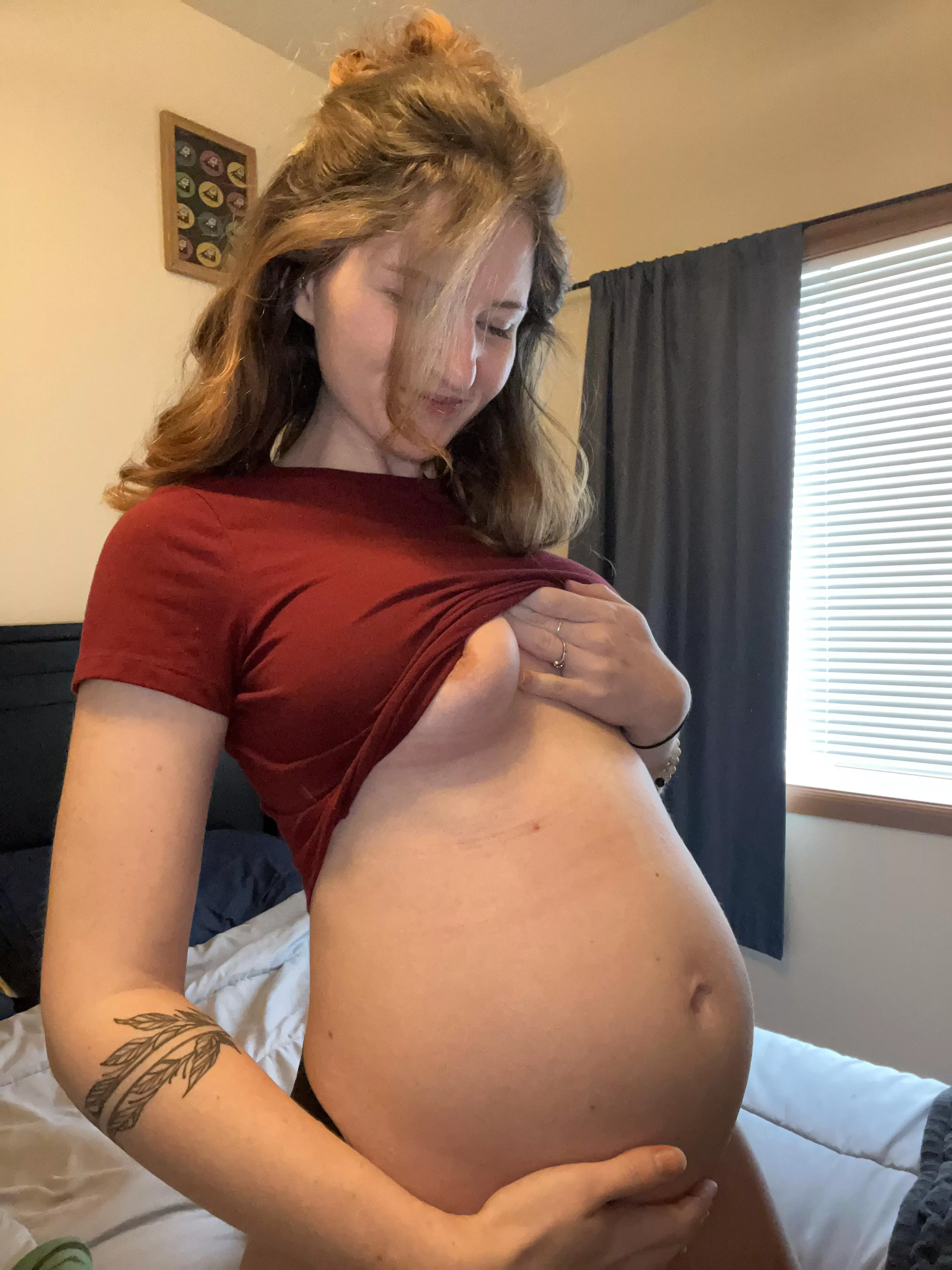 I’m bursting out of my old shirts 😅😘