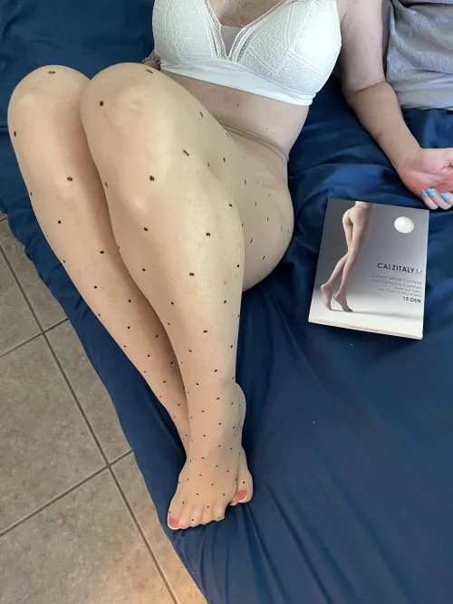 I’m going to go live on my instagram around 2pm eastern time today. #pantyhose #nylons #nylonfeet #pantyhosefeet #flightattendant #feet #cutefeet #legs #sexylegs #stockings