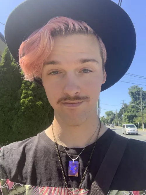 I’m hoping this upcoming summer I can exude this vibe again. I miss having pink hair!